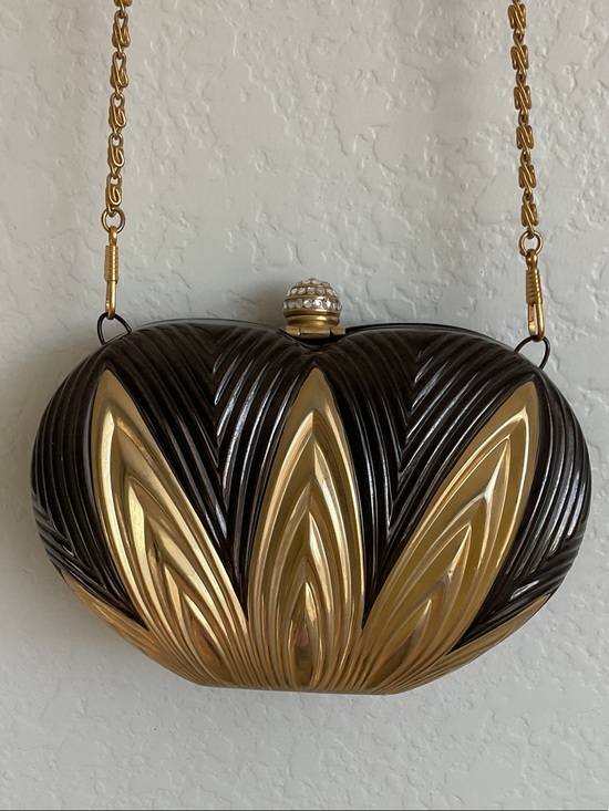 Handbags - Gold and Black/Charcoal Gray Sculpted Leaf Crossbody Metal Clutch - Women Bags